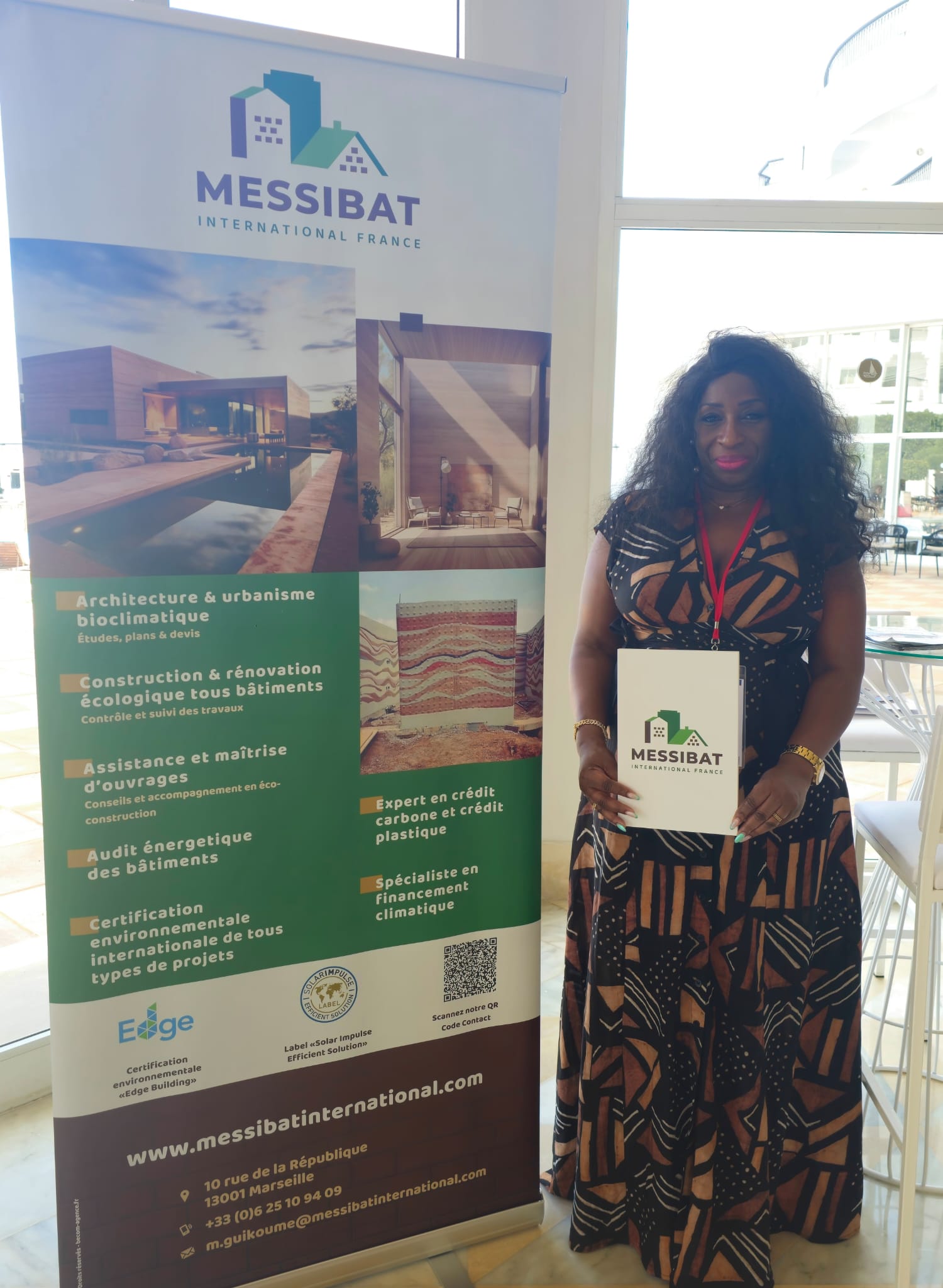 Messina Guikoumé devant la présentation de Messibat International