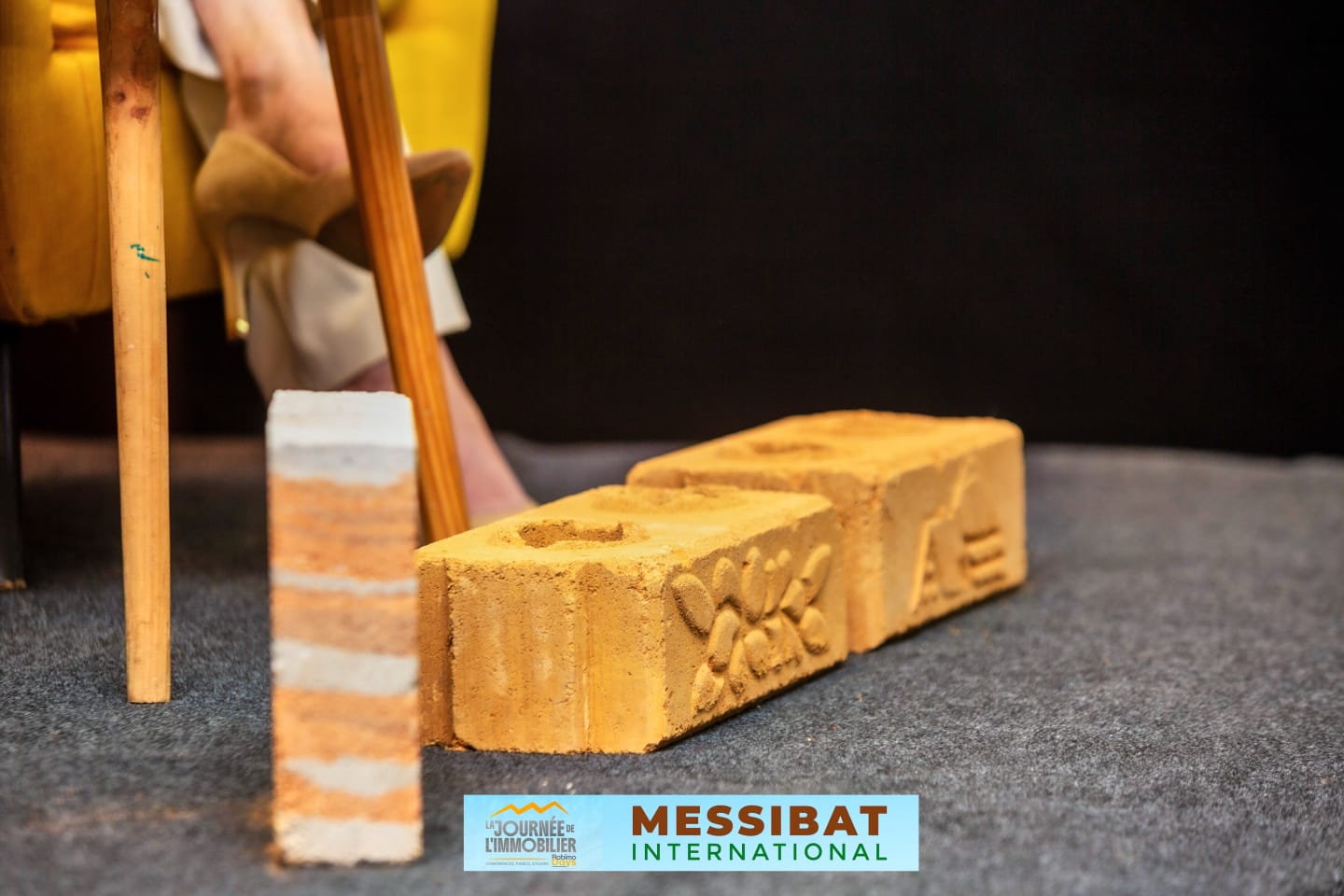 Blocs de terre produits par Messibat